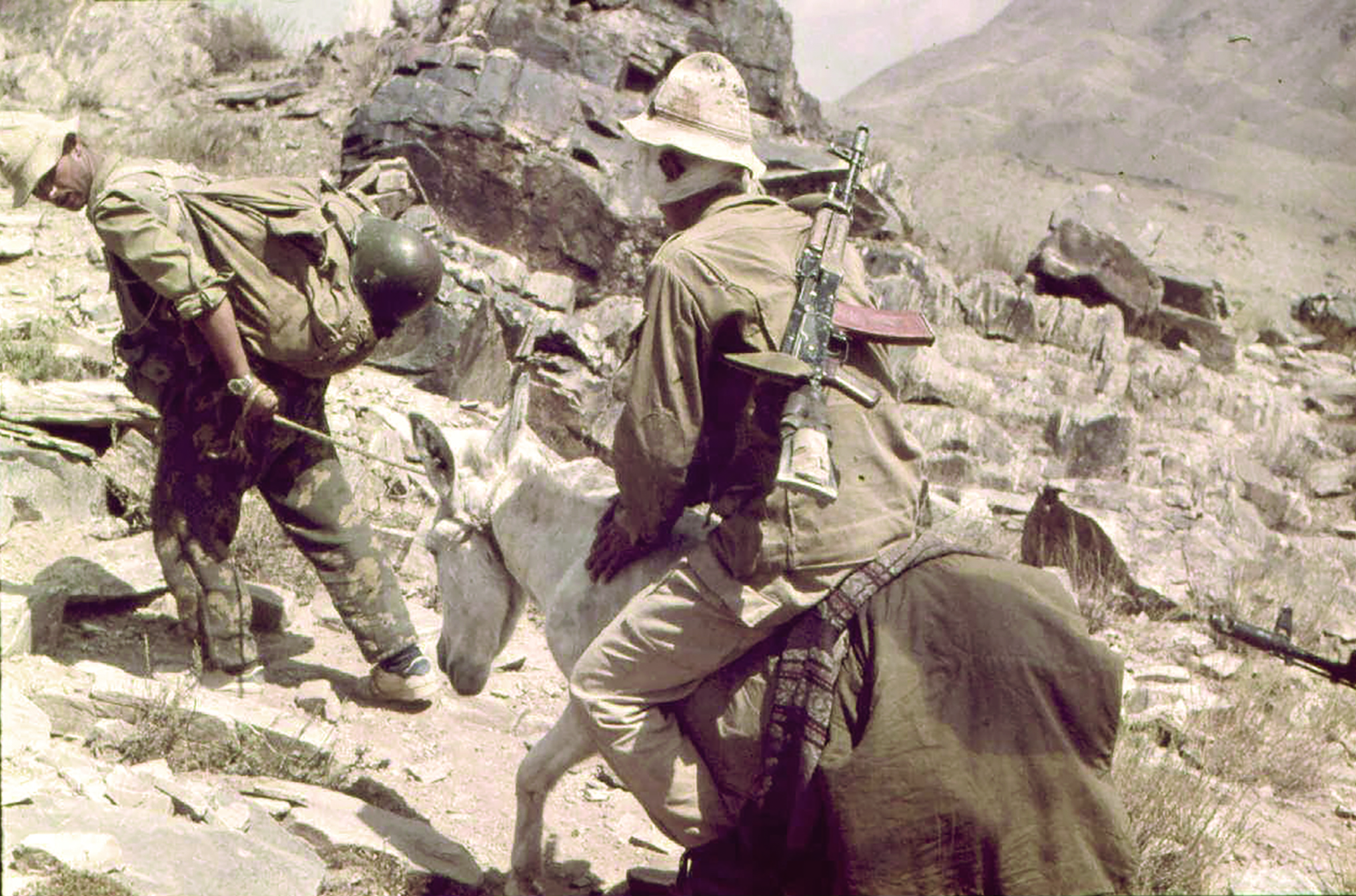Раненый гора. Афган 1979. Бойцы Афганистана.