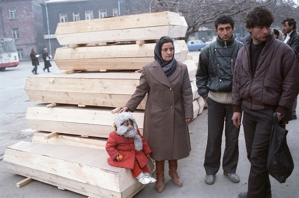 Армения 1988. Землетрясение в Армении в 1988. Гюмри 1988. Землетрясение в Армении Спитак 1988г. Землетрясение в Армении в 1988 жертвы.