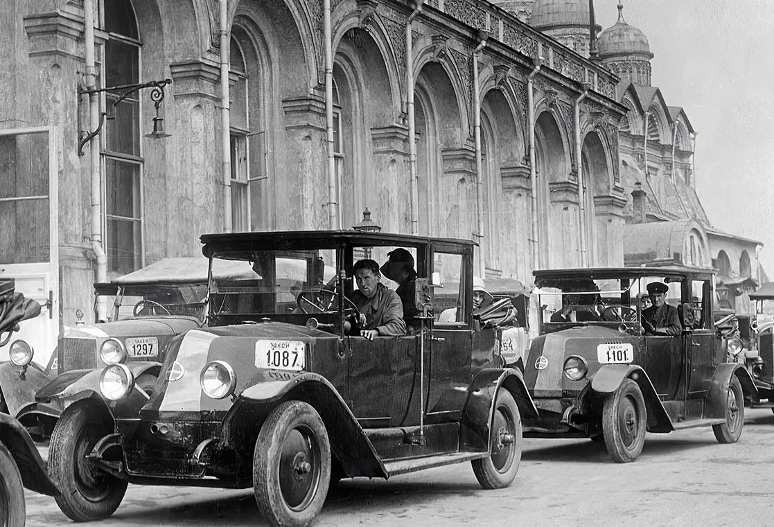 21 июня 1925 года в москве открыто регулярное таксомоторное движение