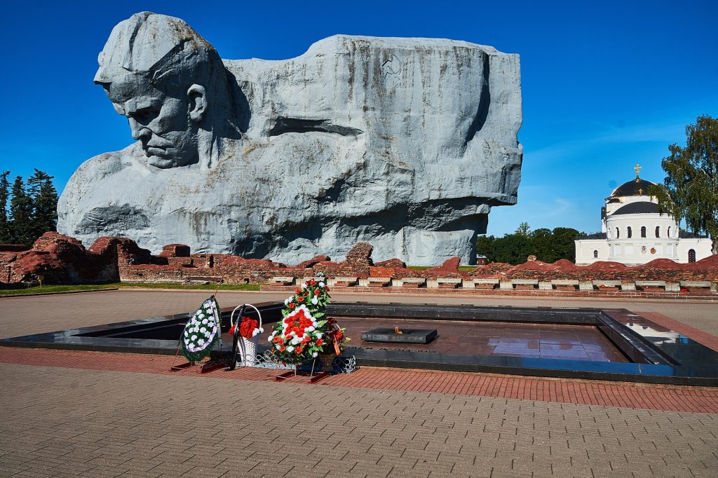 Памятники брестской крепости фото и названия