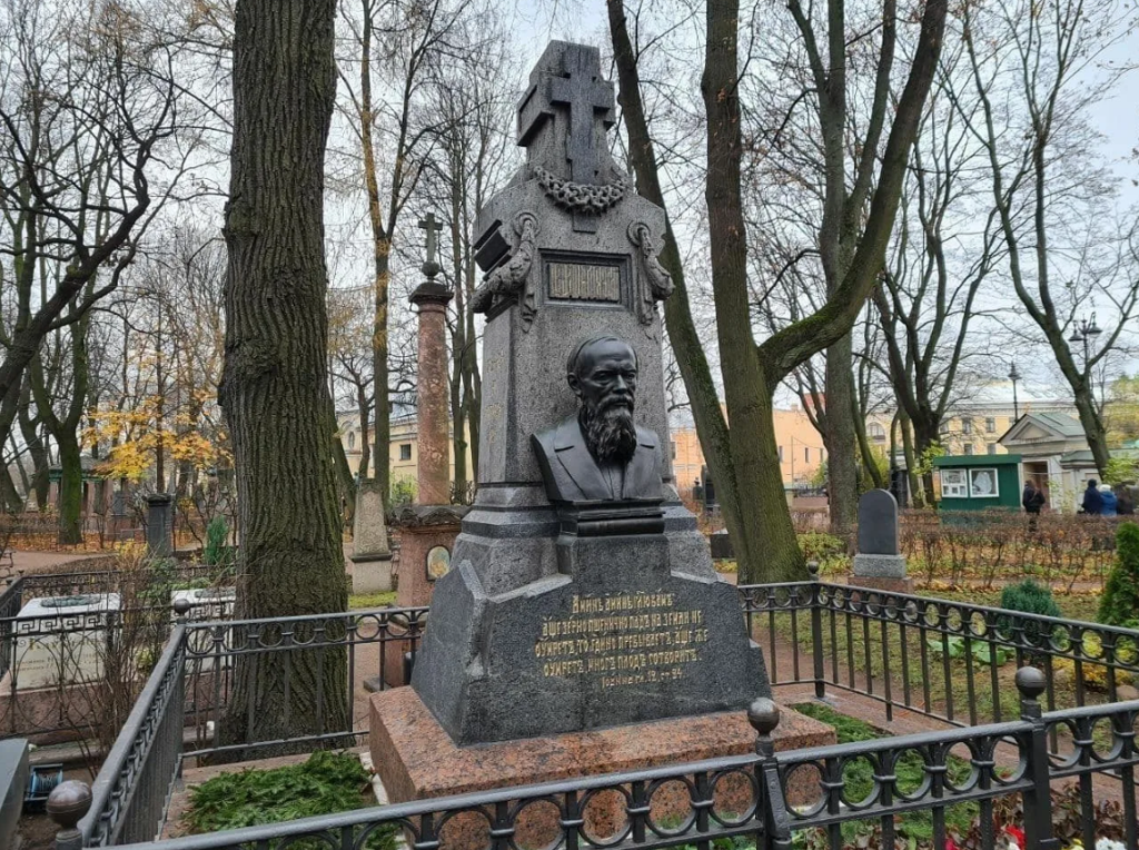 Могила достоевского фото