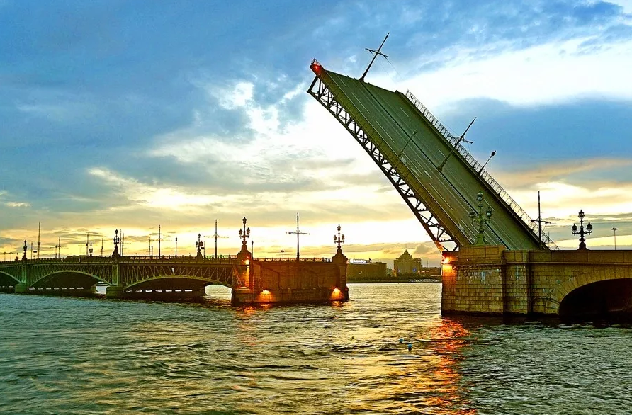 Троицкий разводной мост в Санкт-Петербурге. Троицкий мост, Санкт-Петербург, Троицкий мост. Кировский Троицкий мост Петербург. Троицкий мост в Санкт-Петербурге днем.