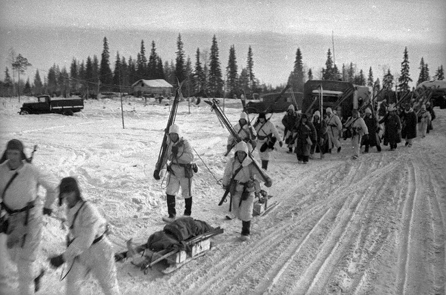 Советский ход. Советские лыжники советско-финская война. Лыжные батальоны финская война. Финские лыжники советско-финская война. Советские лыжники на финской войне.