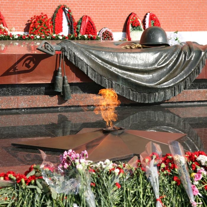 Могила неизвестного солдата москва