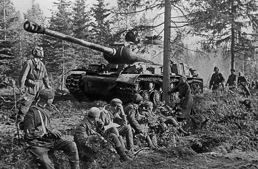1 мая 1945 года - Разгромлена крупная группировка германских войск в Хальбском котле
