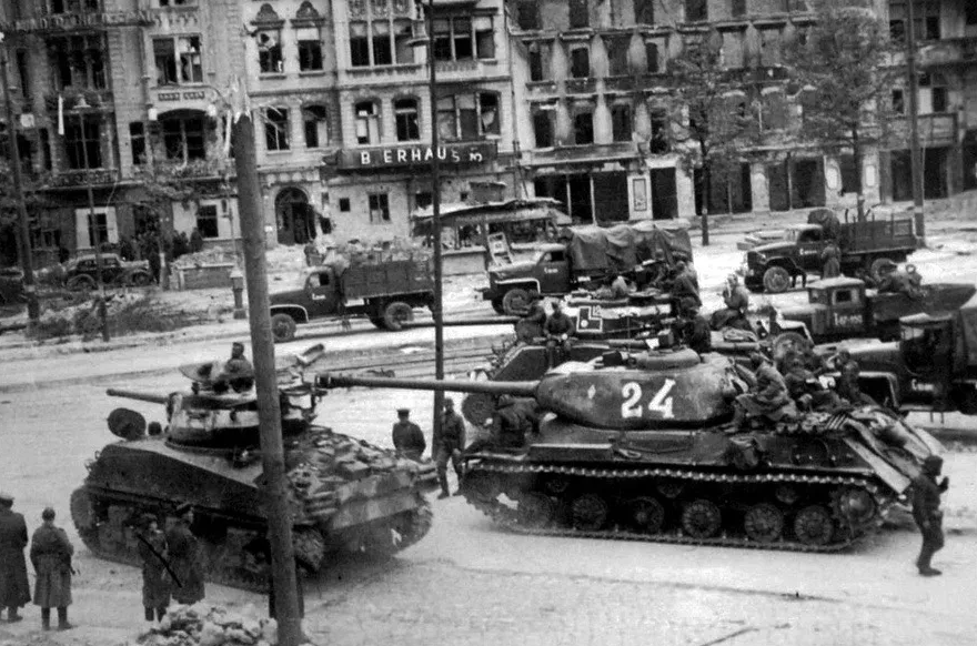 1 мая 1945 года - Разгромлена крупная группировка германских войск в Хальбском котле
