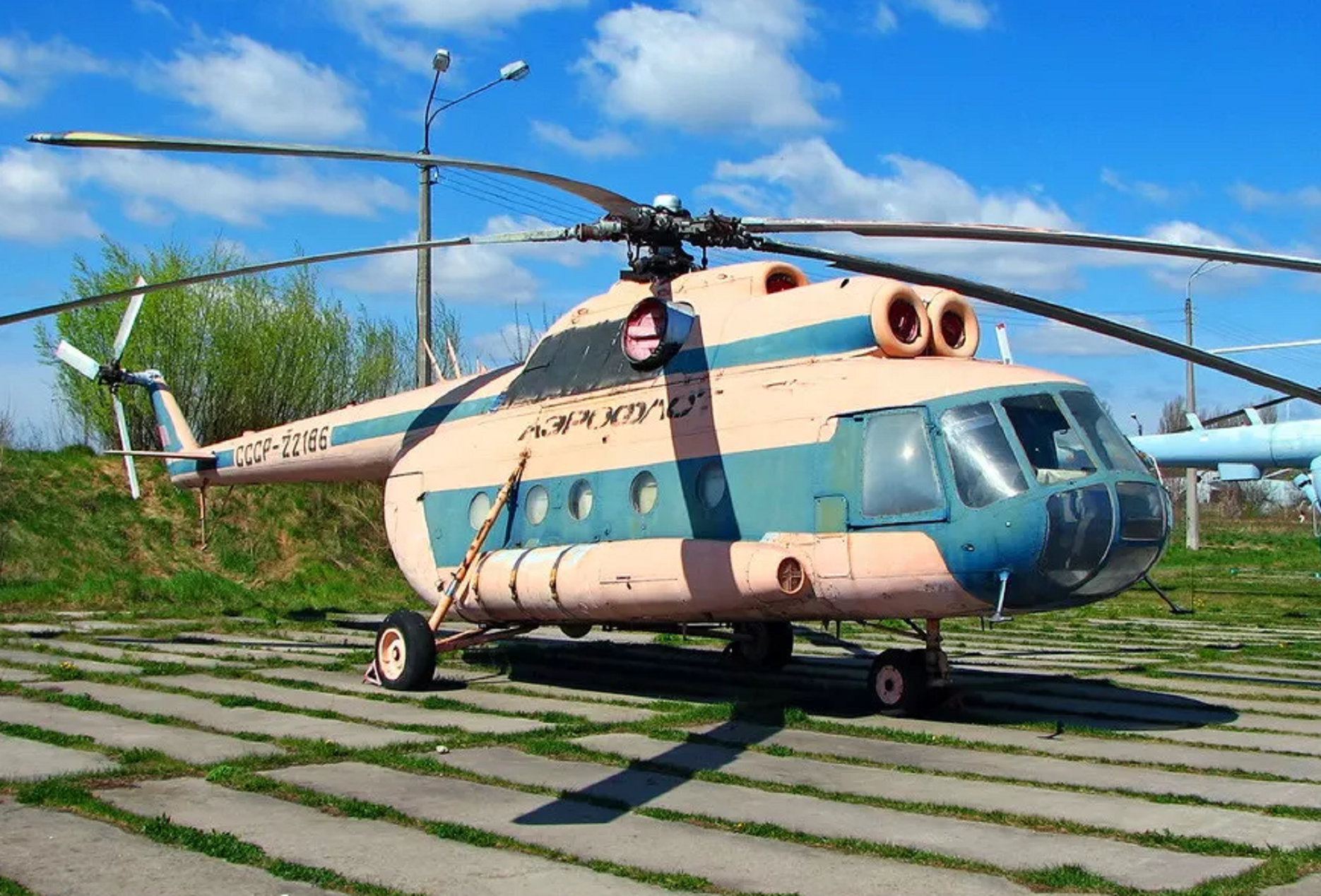 Ми 8 в районе железногорского водохранилища. Ми-8 вертолёт СССР. Вертолет ми-8 Аэрофлот СССР. Вертолёт ми-8 Аэрофлот. Вертолет ми 8 Нижневартовск.