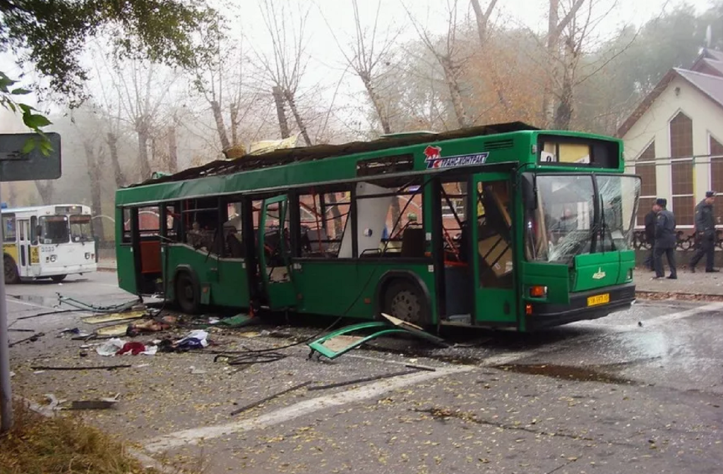 Октябрь автобус. Взрыв автобуса в Тольятти 2007. Взрыв автобуса в Тольятти 31 октября. Взрыв автобуса в Тольятти 31.10.2007. Взрыв автобуса в Тольятти в 2007 году.