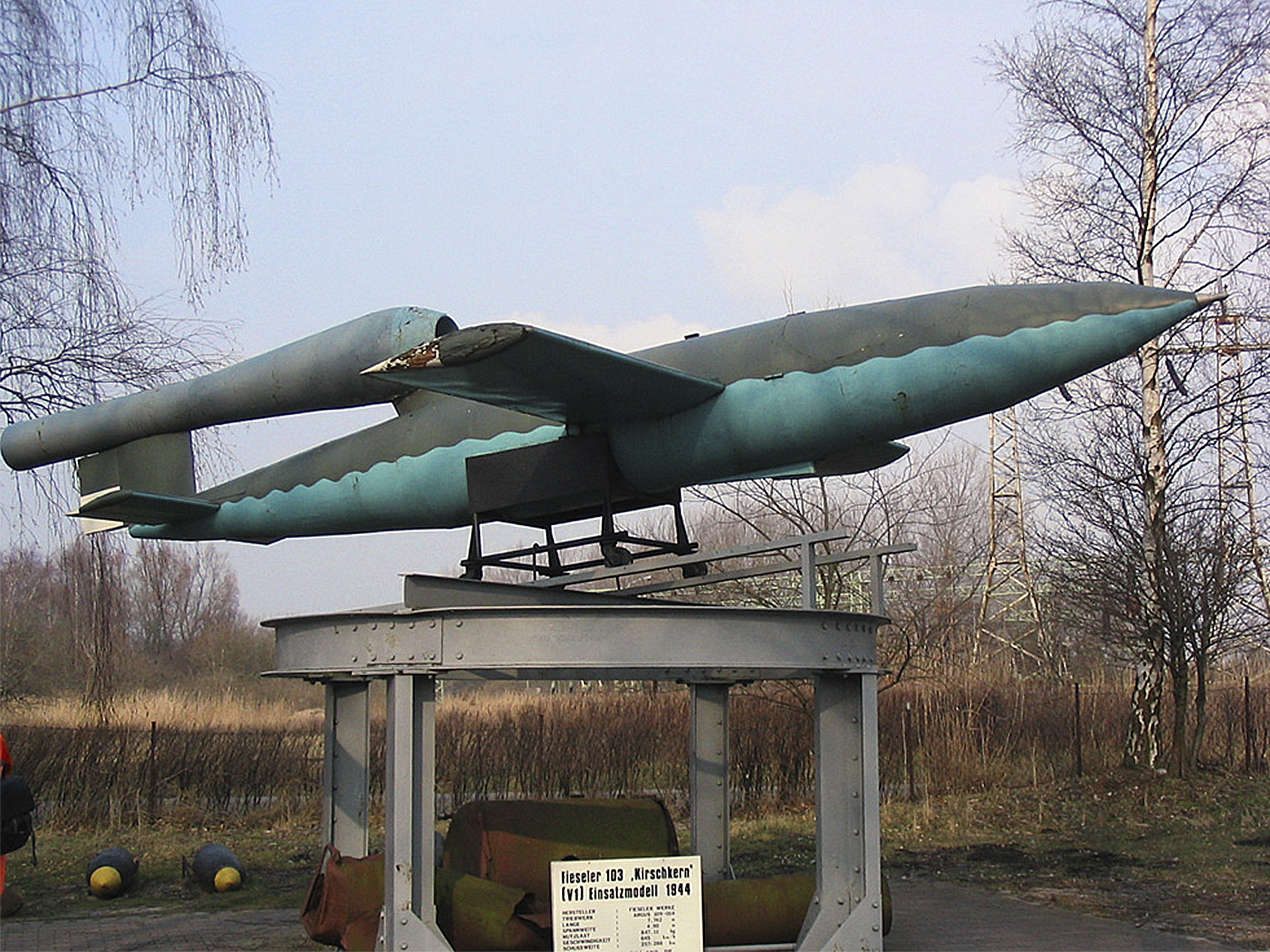 Крылатая ракета фау 1. Самолет-снаряд ФАУ-1. ФАУ-1 Крылатая ракета. Немецкая ракета ФАУ 1. Самолет-снаряд (Крылатая ракета) ФАУ-1..