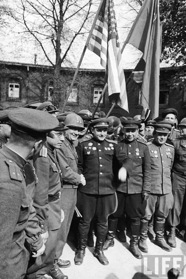 25 апреля 1945 года - Недалеко от города Торгау в Германии состоялась историческая встреча на Эльбе