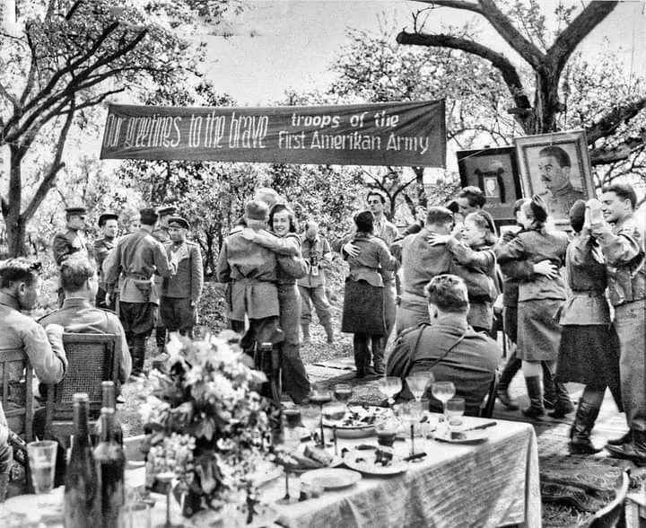 25 апреля 1945 года - Недалеко от города Торгау в Германии состоялась историческая встреча на Эльбе