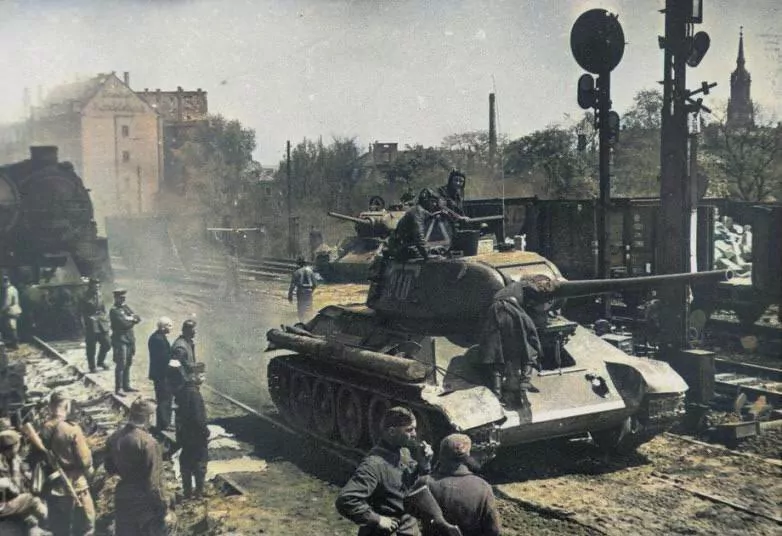 13 апреля 1945 года - Войска 2-го и 3-го Украинских фронтов заняли Вену