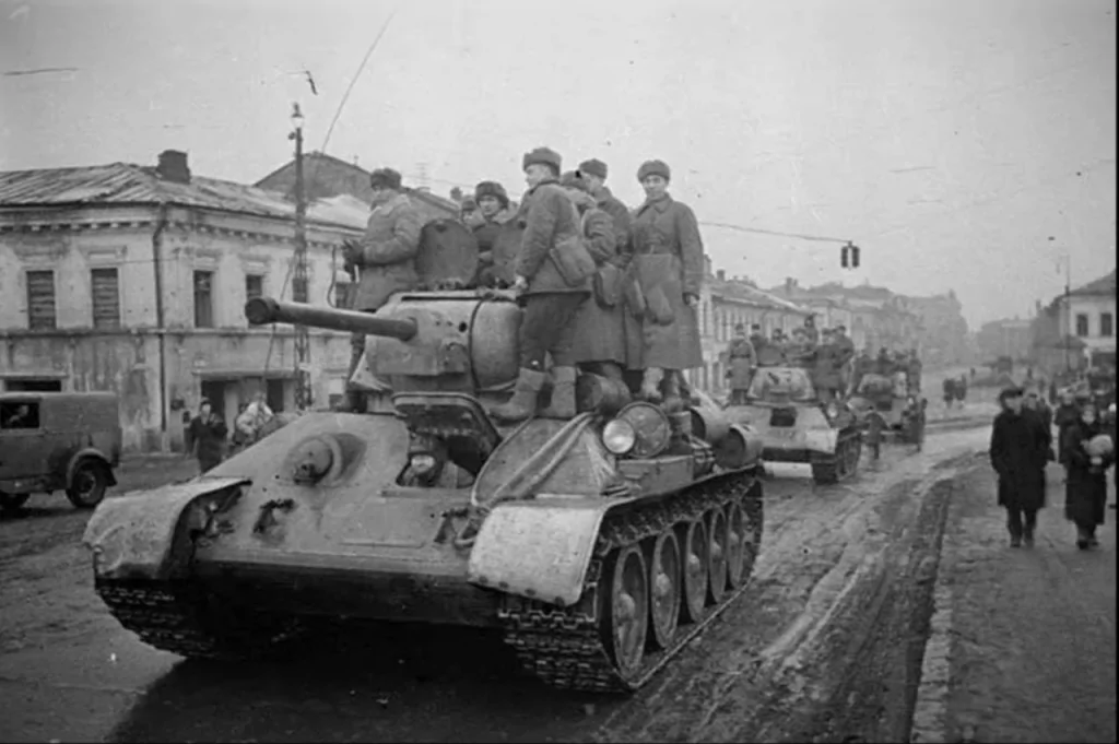 Освобождение волчанска харьковской. Битва Харьков 1943. Освобожденный Харьков 1943. Освобождение Харькова в 1943. Харьков 1943 год.