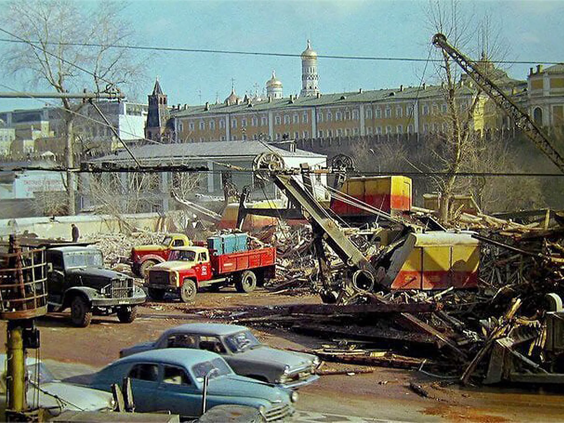 Снос магистралей. Снесенные здания Москвы. Снос старых зданий. Снос жилого дома. Домики старой Москвы снесенные.