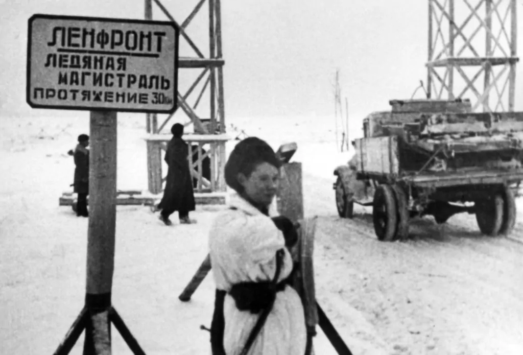 <strong>22 ноября 1941 года</strong> - Открыта «Дорога жизни» по льду Ладожского озера